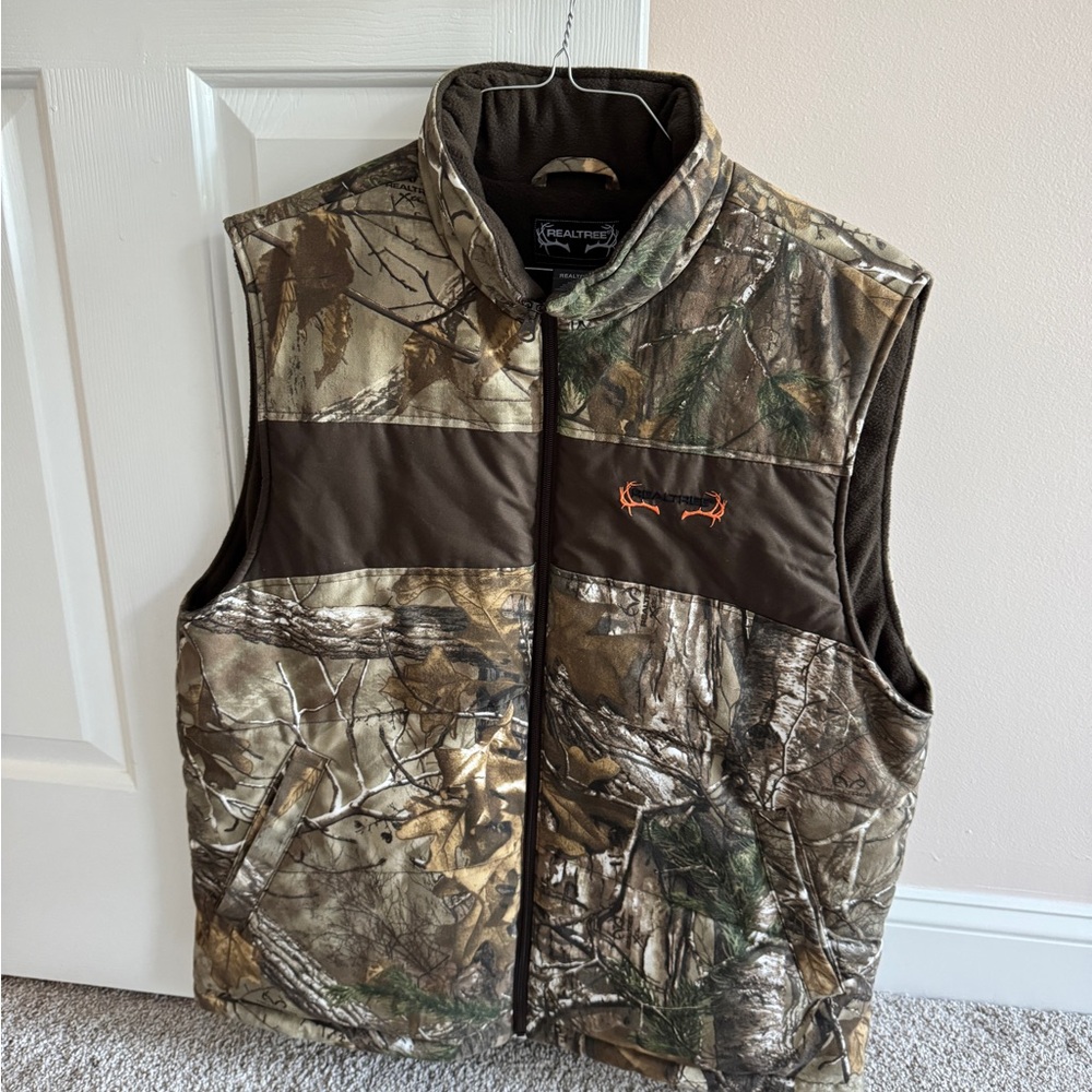 Realtree Camo Hunting Vest with Brown Accents